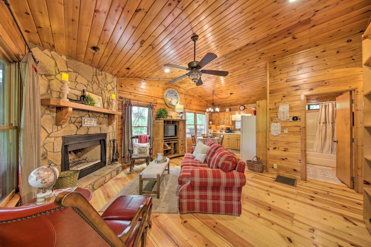 Peaceful Blue Ridge Cabin With Decks And Fire Pit Eksteriør billede