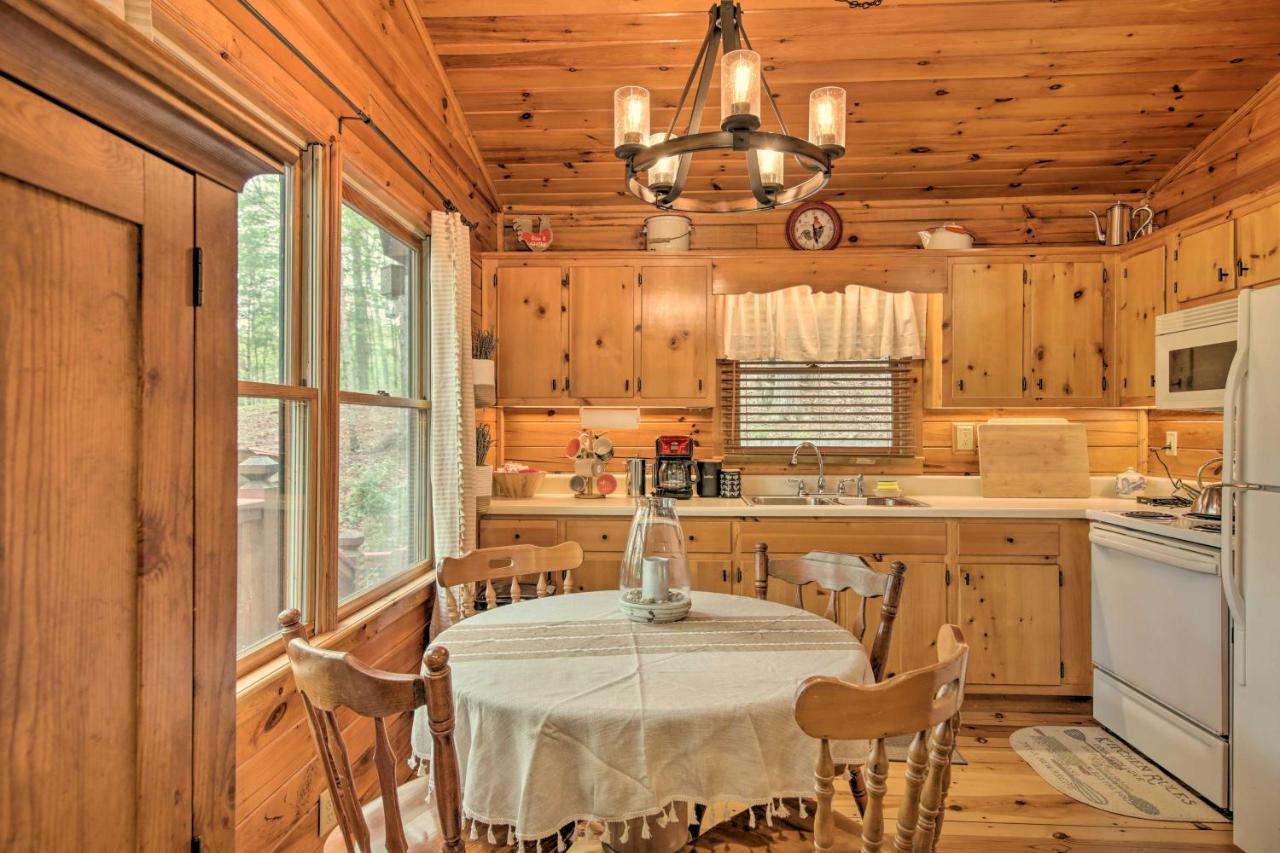 Peaceful Blue Ridge Cabin With Decks And Fire Pit Eksteriør billede