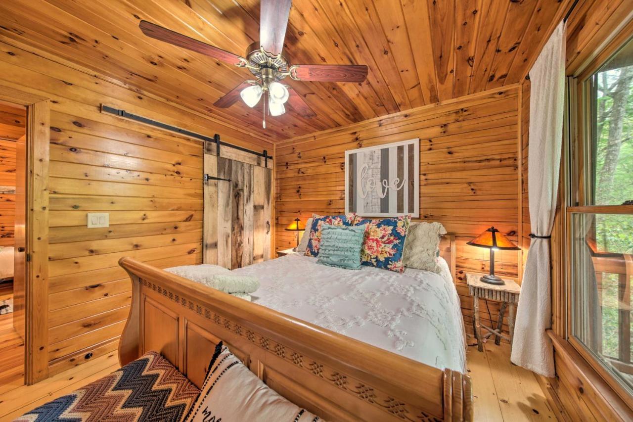 Peaceful Blue Ridge Cabin With Decks And Fire Pit Eksteriør billede