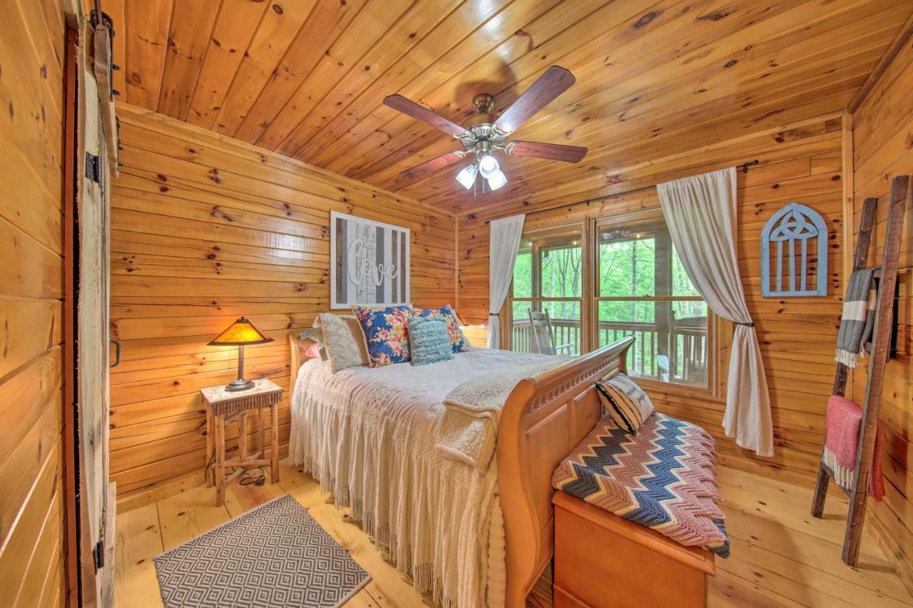 Peaceful Blue Ridge Cabin With Decks And Fire Pit Eksteriør billede