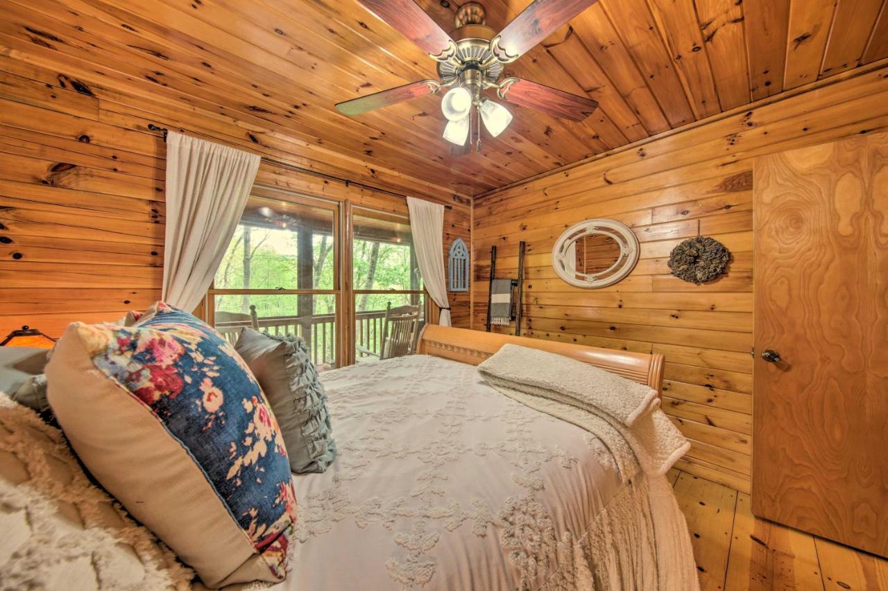 Peaceful Blue Ridge Cabin With Decks And Fire Pit Eksteriør billede